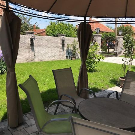 Eden Apartman Algyo Eksteriør billede