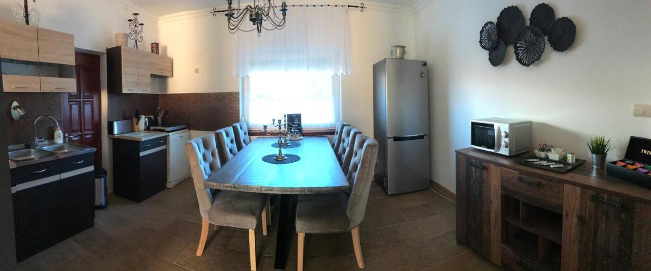 Eden Apartman Algyo Eksteriør billede