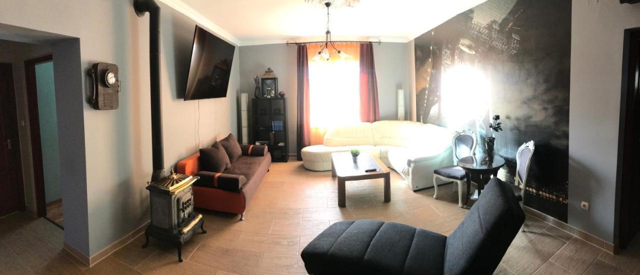 Eden Apartman Algyo Eksteriør billede